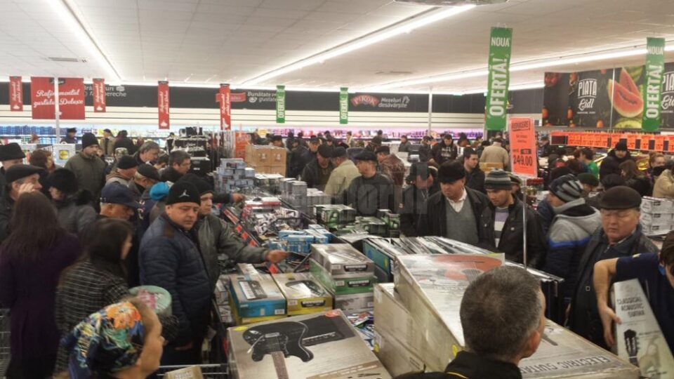 Sucevenii se dovedesc în continuare mari amatori de cumpărături