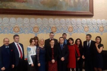 Cătălin Nechifor, alături de participanții la aniversarea Zilei Bucovinei și a Zilei Naționale