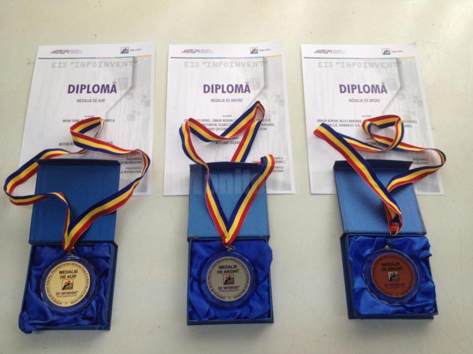 Universitarii suceveni au fost distinși cu trei medalii și două diplome de excelență Universitarii suceveni au fost distinși cu trei medalii și două diplome de excelență