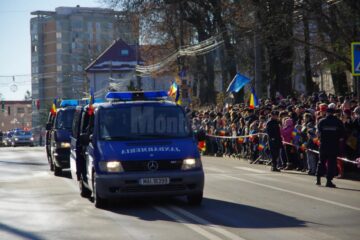 Parada militară de Ziua Națională a adus în centrul Sucevei mii de oameni