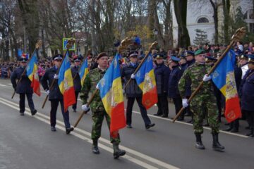 Parada militară de Ziua Națională a adus în centrul Sucevei mii de oameni