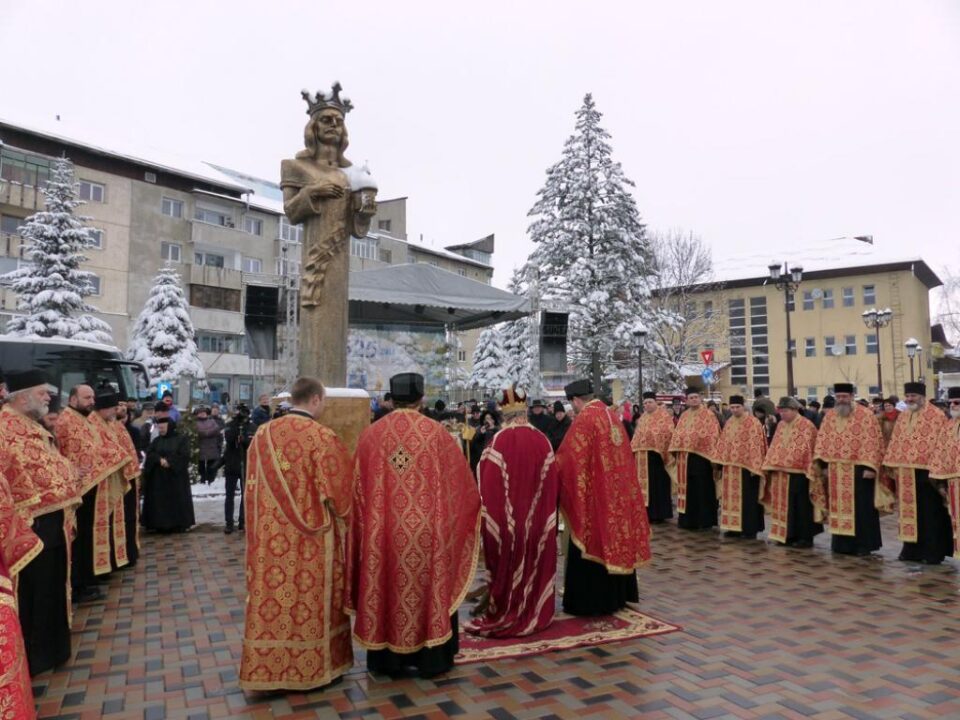 La Gura Humorului a fost dezvelită o statuie unică a domnitorului Ștefan cel Mare și Sfânt