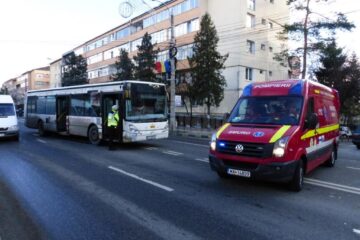 Autobuzul a evitat un impact violent în ultimul moment