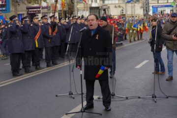 Parada militară de Ziua Națională a adus în centrul Sucevei mii de oameni