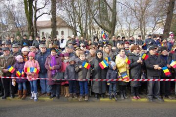 Parada militară de Ziua Națională a adus în centrul Sucevei mii de oameni