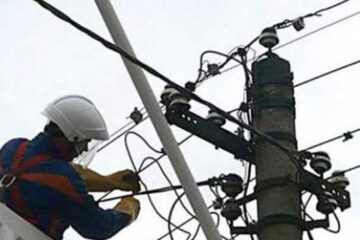 Reprezentanții E.ON au comunicat că au trimis mai multe echipe de intervenție în zonele afectate. Foto: observatorulph.ro