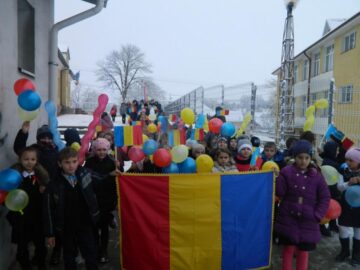 Manifestări artistice organizate de elevii Liceului Tehnologic Cajvana de Ziua Națională a României