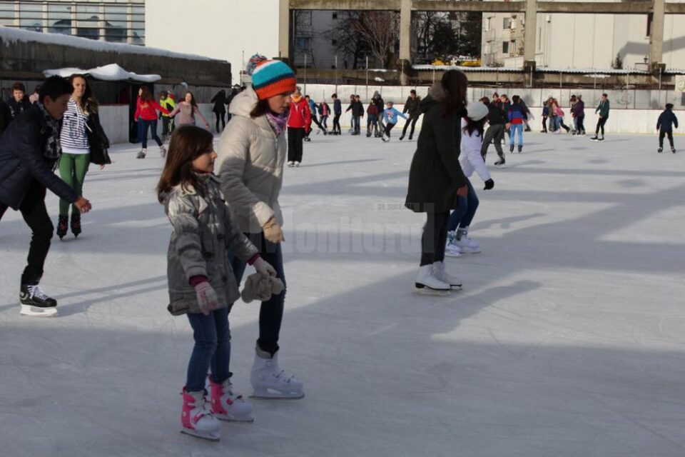 Patinoarul Areni a fost deschis de 1 Decembrie, accesul fiind gratuit întreaga zi