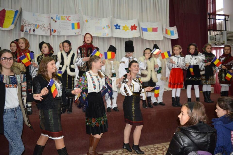 Acțiunea „Mândri că suntem români!” la Cajvana