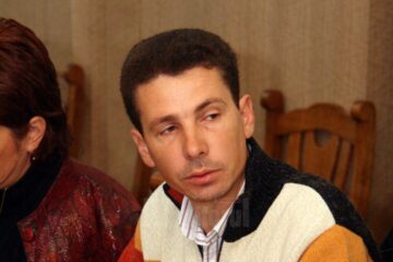 Cristian Andrei Huțanu este acuzat de șefii săi că nu a coordonat și supravegheat corespunzător modul în care au intervenit utilajele în noaptea de 27 spre 28 noiembrie, când un autocar s-a răsturnat la Clit - Arbore