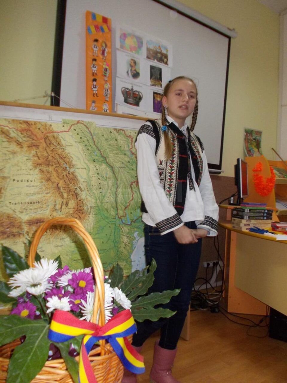 Concurs de desene, poezii și compuneri pe teme patriotice, la școala din Șcheia