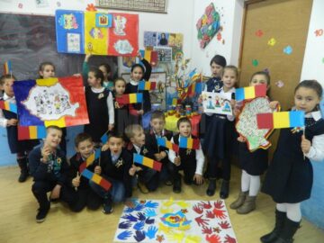 Manifestări artistice organizate de elevii Liceului Tehnologic Cajvana de Ziua Națională a României