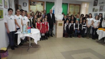 La Școala Gimnazială „Bogdan Vodă” Rădăuți proiectul este coordonat de profesorii Cornelia Hatnean și Radu Munteanu, prin Centrul Carpato-Danubian de Geoecologie România