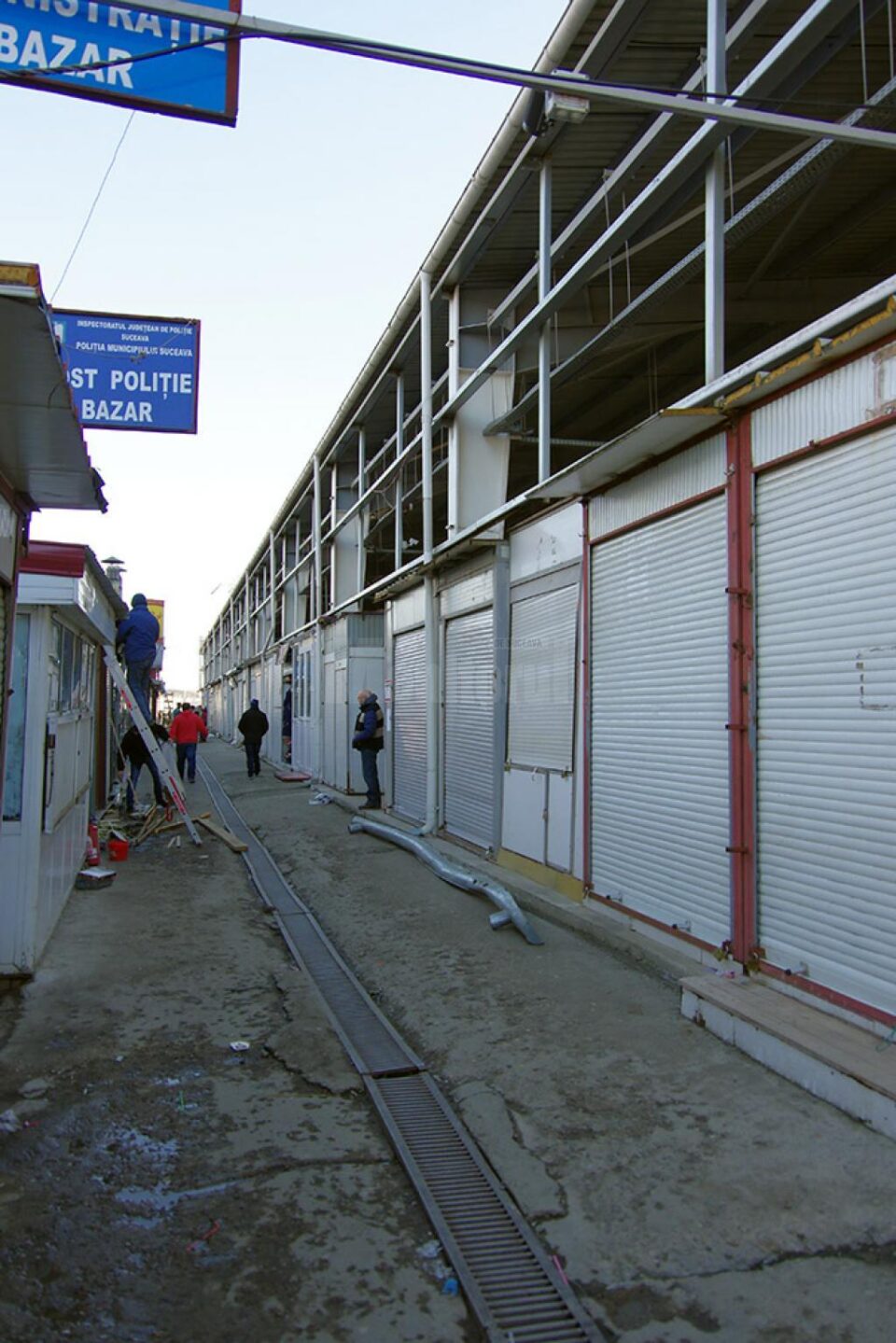 În ciuda numeroaselor modificări, pompierii au refuzat să autorizeze bazarul