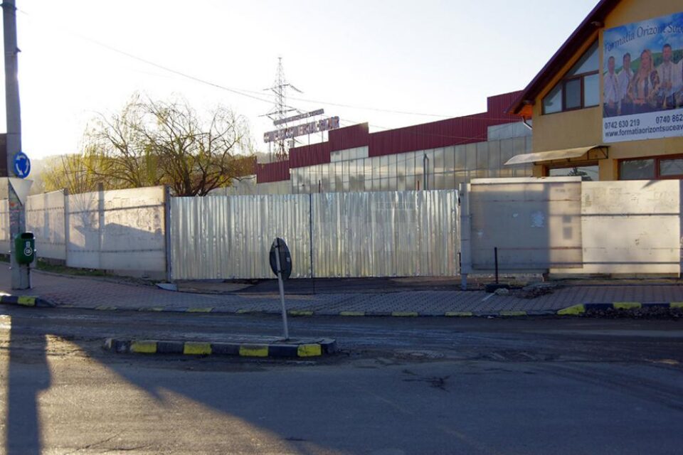 În ciuda numeroaselor modificări, pompierii au refuzat să autorizeze bazarul