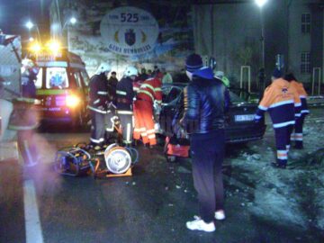 Accident în centrul orașului Gura Humorului, din cauza vitezei și a poleiului