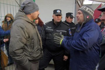 Proprietarul bazarului privat, Mihai Ștefănoaia, consideră măsura ridicării gardului drept una abuzivă