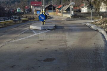 Povestea stâlpului care a răsărit în mijlocul unei șosele din comuna Sucevița