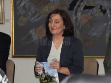 Prof. dr. Aura Mihaela Mihoc și-a lansat, pe 24 noiembrie, cartea Français au bac