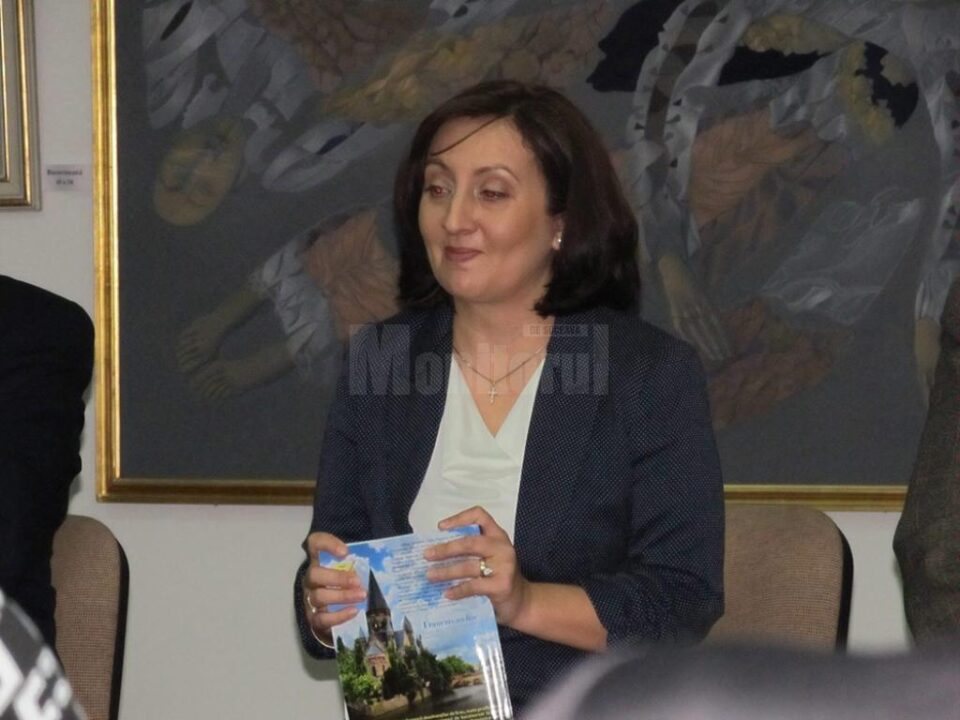 Prof. dr. Aura Mihaela Mihoc și-a lansat, pe 24 noiembrie, cartea Français au bac