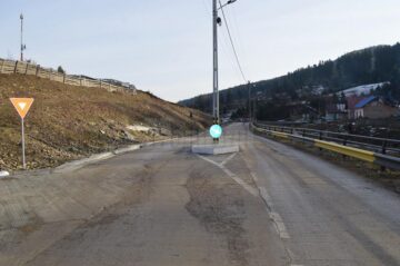 Povestea stâlpului care a răsărit în mijlocul unei șosele din comuna Sucevița