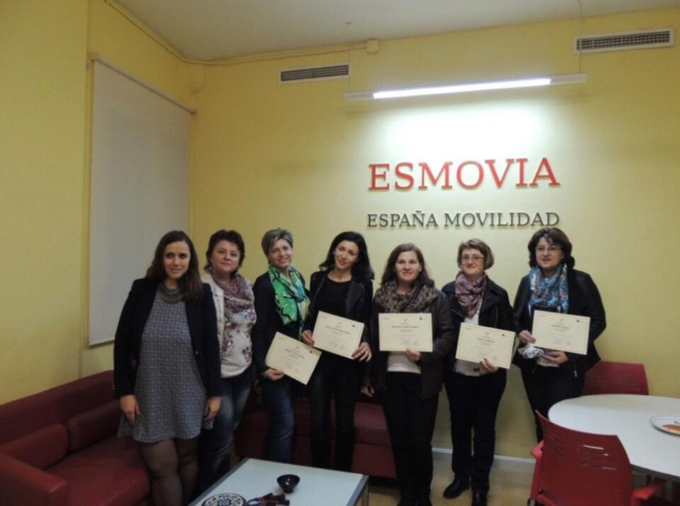 O șansă pentru viitor pentru profesorii de la Colegiul Economic „Dimitrie Cantemir” Suceava O șansă pentru viitor pentru profesorii de la Colegiul Economic „Dimitrie Cantemir” Suceava