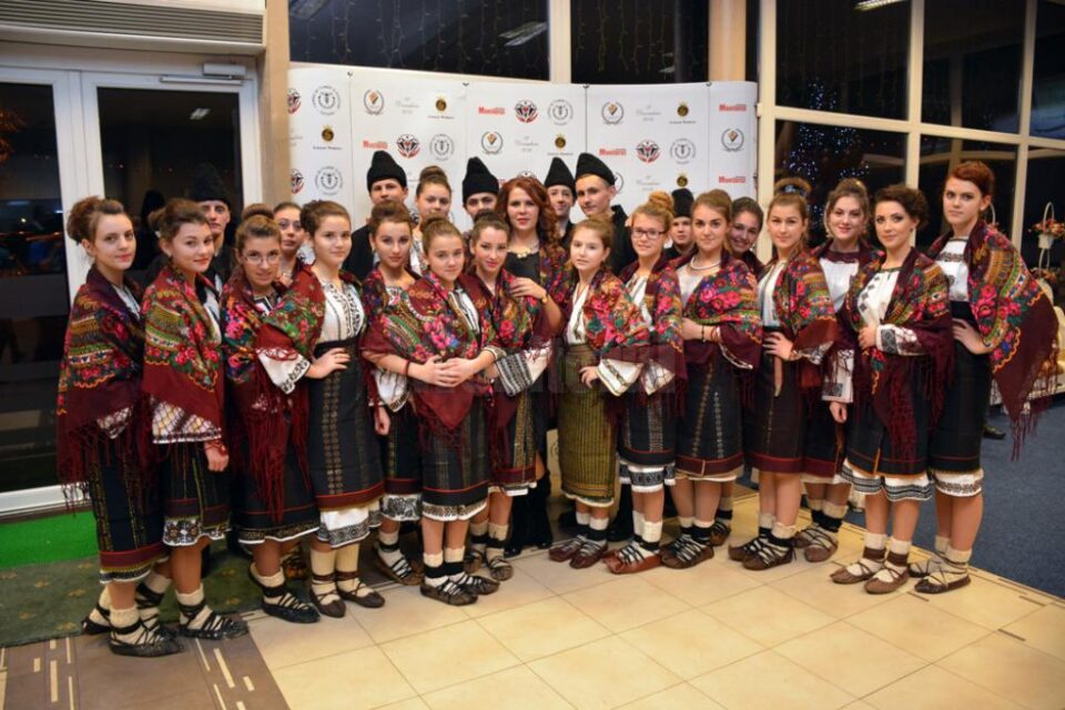 Ansamblul artistic „Plai de dor” din Moldovița, în anul 2014