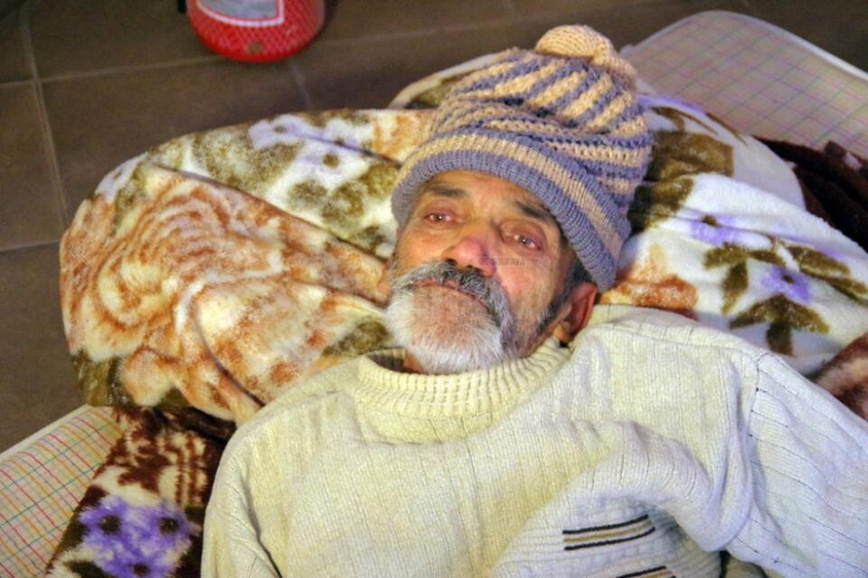 Bătrânul a fost abandonat în hol, în jur de trei ore