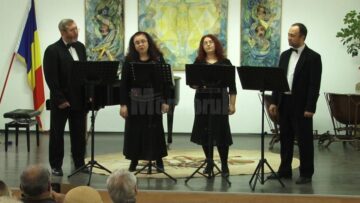 Profesori ai colegiului au cântat cu prilejul împlinirii celor 25 de ani