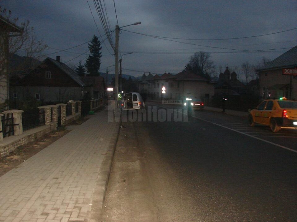 După impact, cei doi ocupanți ai mașinii au ajuns la spital în stare gravă