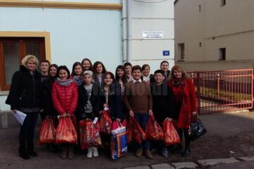 Elevii Școlii „Acad. H. Mihăescu” Udești au dus daruri copiilor sărmani