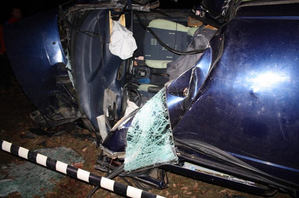 Un tânăr și un adolescent au murit, iar un copil se află la spital în stare gravă