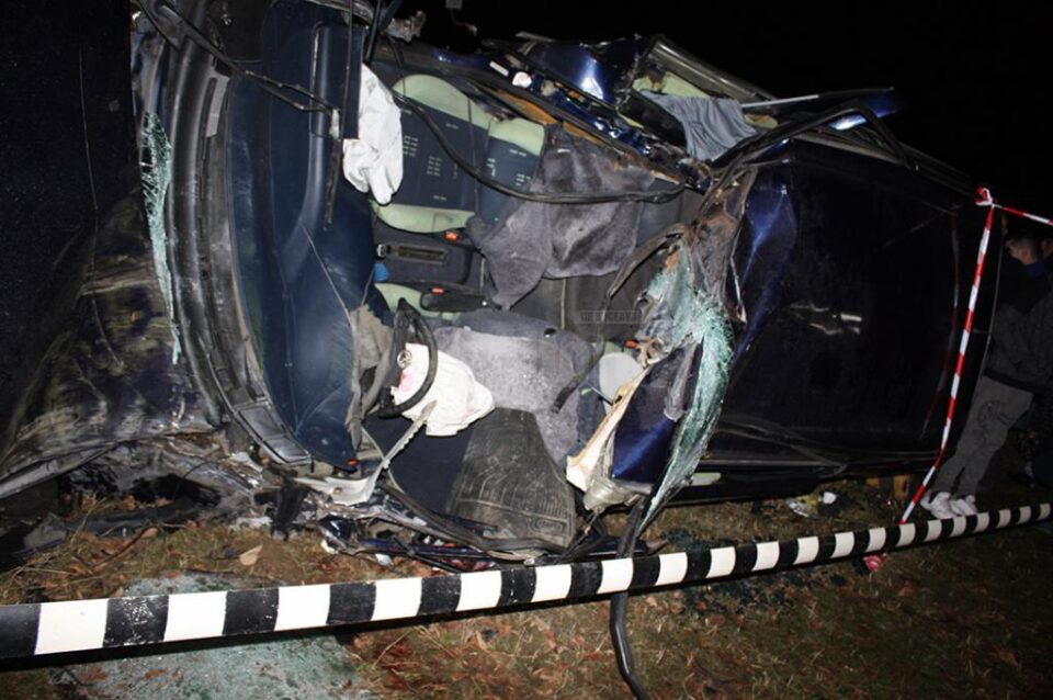 Un tânăr și un adolescent au murit, iar un copil se află la spital în stare gravă