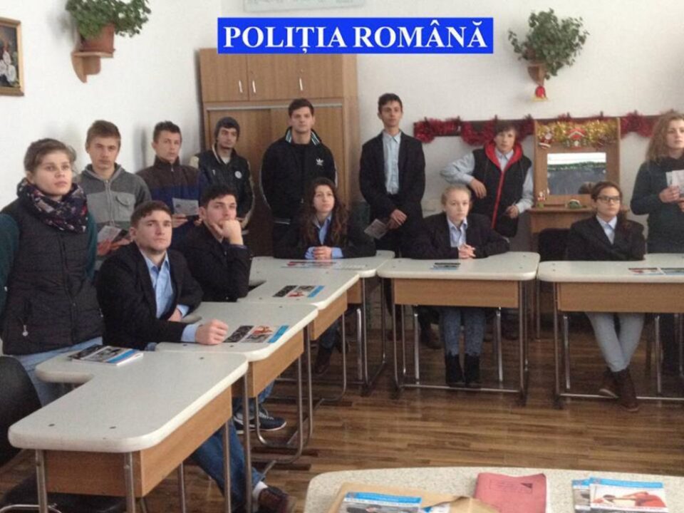 Copiii cu deficiențe de auz, învățăți cum să ocolească problemele penale