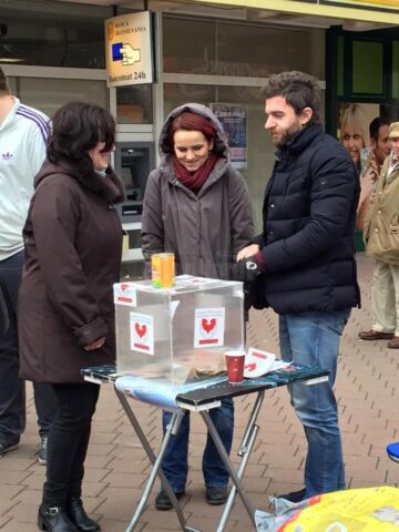 Peste trei tone și jumătate de hrană, conserve, medicamente și pături au fost donate adăpostului de câini din lunca Sucevei
