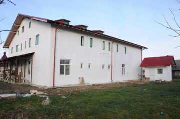 „Dă, Doamne, spital!" Rugăciunea unui preot pentru 10.000 de suflete