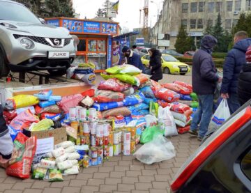 Sucevenii au donat mâncare uscată, bani, medicamente, conserve, pături, perne și plăpumi