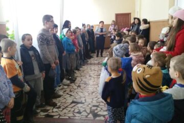 ,,Dăruind devenim mai buni”, acțiune umanitară organizată de preșcolarii de la Grădinița „Prichindel”