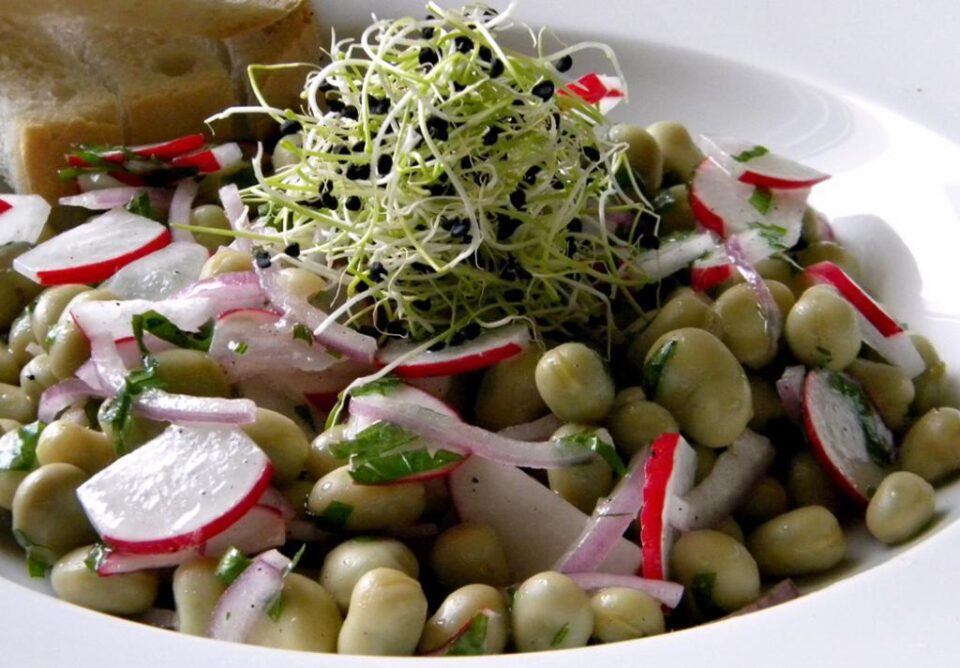 Salată de bob (de post). Foto: prajituricisialtele.ro