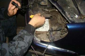 Autoturism Mercedes „îmbrăcat” în țigări, reținut la PTF Siret