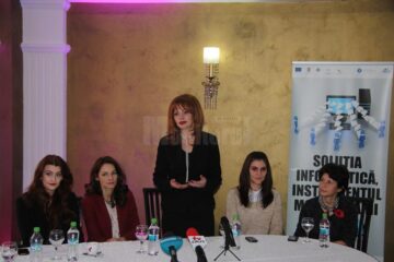 Mirela Adomnicăi: „Toate aceste facilități vor însemna reducerea timpilor de așteptare, accesul facil al șomerilor la propriile dosare și eliminare cozilor de la birouri”