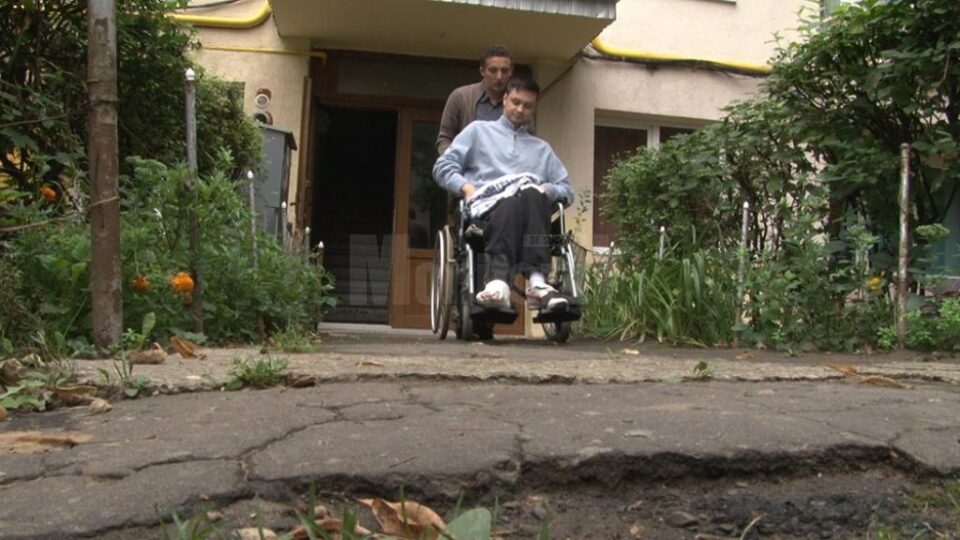La scurt timp după nenorocirea din 2006, pe ușa apartamentului lui Ciprian a intrat Bogdan Pilat, angajat în cadrul Fundației Caritas, care a venit să înceapă ședințele de kinetoterapie