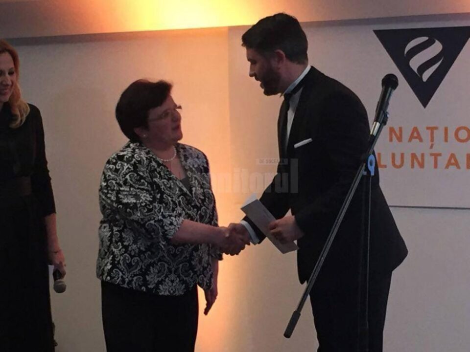 Profesoara Daniela-Luminița Ceredeev a obținut Premiul „Coordonatorul de voluntari” al anului 2015 Profesoara Daniela-Luminița Ceredeev a obținut Premiul „Coordonatorul de voluntari” al anului 2015