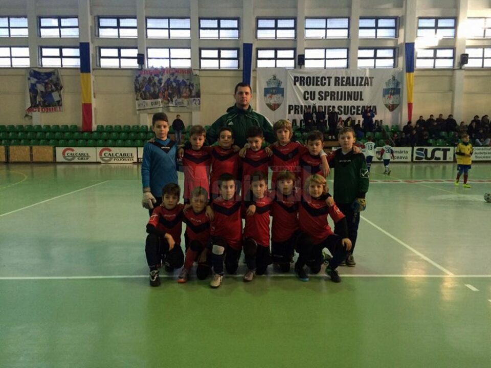 Antrenorul Andrei Itco împreună cu jucătorii care au reușit această frumoasă performanță