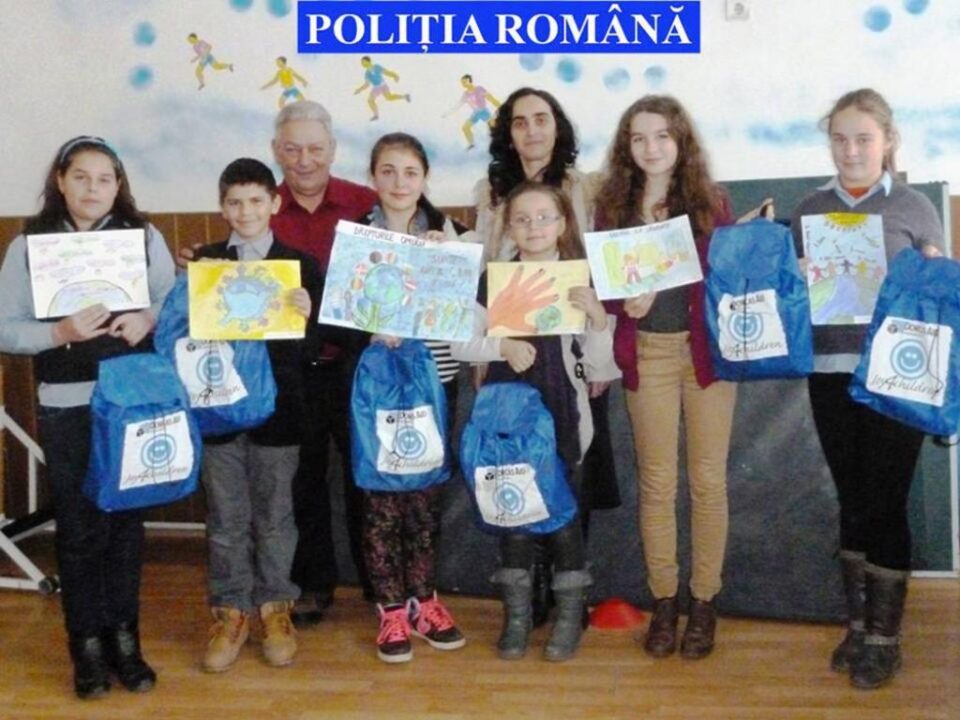 Peste o mie de copii din județul Suceava au aflat de la polițiști ce înseamnă drepturile omului