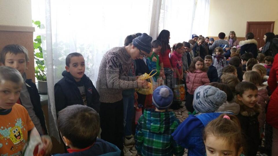 ,,Dăruind devenim mai buni”, acțiune umanitară organizată de preșcolarii de la Grădinița „Prichindel”