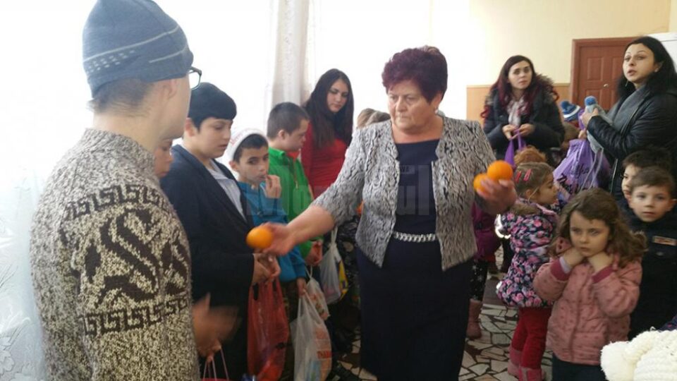 ,,Dăruind devenim mai buni”, acțiune umanitară organizată de preșcolarii de la Grădinița „Prichindel”