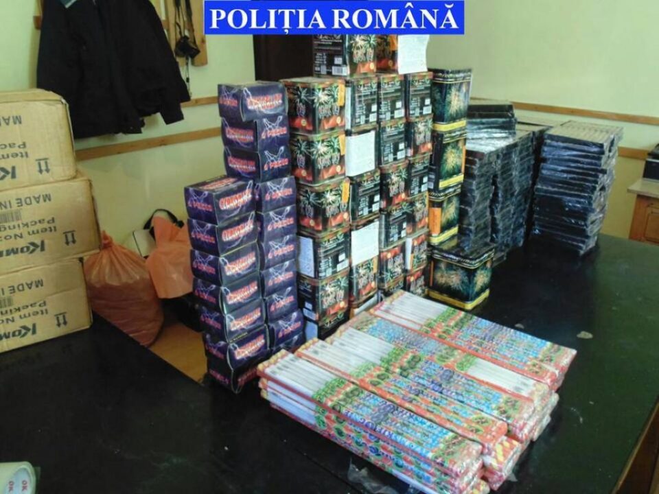 Peste 60.000 de articole pirotehnice, confiscate la Broșteni