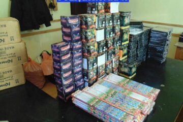Peste 60.000 de articole pirotehnice, confiscate la Broșteni