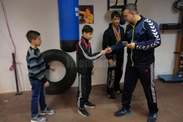 Antrenorul Andu Vornicu își împarte premiul cu sportivii săi